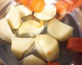 Foto del paso 2 de la receta: Crema de calabacín con verduras y salchichas de cerdo al vino tinto