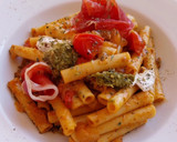 Foto del paso 7 de la receta: Pasta en salsa de queso crema, tomate y pesto