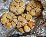 Foto langkah ke 2 dari resep Garlic Cheese Butter Bread.