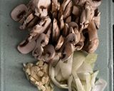 Foto langkah ke 1 dari resep Creamy Chicken Mushroom.