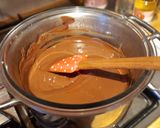 A picture of step 5 of Basic chocolat cake: normal and pimped.