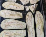 Foto del paso 1 de la receta: Berenjena a la napolitana con repollo al horno 🍆💜