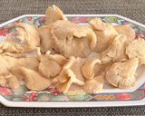 A picture of step 1 of Oyster Mushroom Stir Fry.