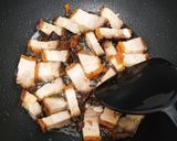 A picture of step 5 of Stir fry leeks with roast pork.