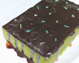 Foto langkah ke 6 dari resep Bolu Kukus Bayam Saus Coklat.
