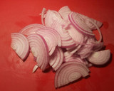 Foto del paso 3 de la receta: Cebollas caramelizadas, con pasas y ciruelas