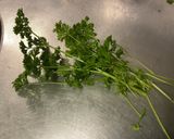 Une image de l'étape 5 de Salade feuille de chêne aux pignons de pin, mozzarella et persil.