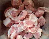 A picture of step 1 of PorkRibs and Lotus Roots with Red fermented sauce.
