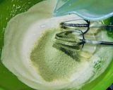 Foto langkah ke 2 dari resep Bolu matcha kukus.