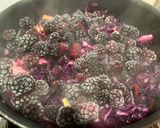 Párolt lilakáposzta pikáns gyümölcsökkel recept fázis 3 fotója