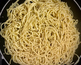 Foto del paso 5 de la receta: Spaghetti con salsa de ajo con anchoas, crujiente tostado casero y parmesano