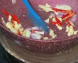 Foto langkah ke 3 dari resep Tumis Brokoli Wortel.