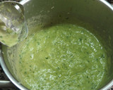 Foto del paso 2 de la receta: Crema de troncos de brécol con espinaca cruda
