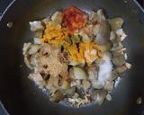 A picture of step 1 of Methi, pyaz baingan sabji.