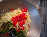 Foto langkah ke 3 dari resep Tumis Pepaya,Kulit Mlinjo,daun so.