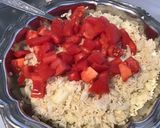 Une image de l'étape 6 de Salade de riz au saumon frais tomates et fleurs comestibles.
