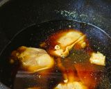 รูปขั้นตอนการทำที่ 1 ของ น่องไก่ติดสะโพกต้มน้ำปลา