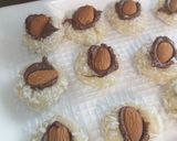 صورة لخطوة 3 من وصفة كرات جوز الهند
