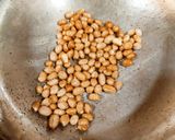 A picture of step 1 of Makhana bhel.