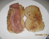 Foto del paso 5 de la receta: Desayuno con huevo, bacon y pan
