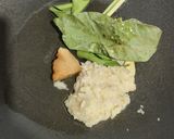 Foto langkah ke 1 dari resep Tumis kerang kecap.