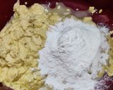 A picture of step 2 of Moong dal pakoda.