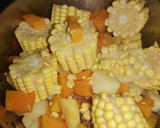 Foto del paso 6 de la receta: Caldo de pollo con viandas y maíz