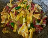 Foto langkah ke 5 dari resep Dadar telur cah tauge.
