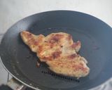 Foto langkah ke 8 dari resep Simple Chicken Steak with Garlic-White Sauce (less oil).