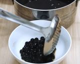 Hình bước làm 3 của món Hướng dẫn làm trà sữa tại nhà cùng Ô long Tứ Qúy