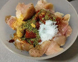 Foto del paso 1 de la receta: Cazuela de Fideos con Pollo y setas Variadas