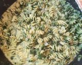Foto del paso 3 de la receta: Fideos con espinaca y crema 🥬