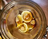 Foto langkah ke 2 dari resep 꿀 레몬 생강 차 Honey Lemon Ginger Tea.