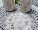 Foto langkah ke 7 dari resep Kue putri salju lumer.