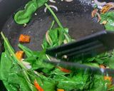 A picture of step 3 of Stir-fried Spinach.