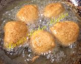 A picture of step 3 of Banana sweet bonda.
