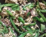 A picture of step 5 of Green Pepper Onion Scrambled Eggs.