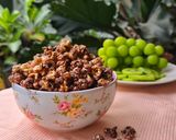 Foto langkah ke 5 dari resep Popcorn Karamel Cokelat.