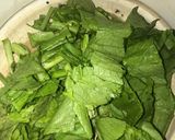 Foto langkah ke 1 dari resep Tumis sawi mie saos asam manis.
