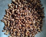 Foto del paso 1 de la receta: Patties de frijoles y berenjena veganas😜🍔🥪