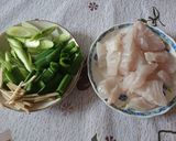 石班魚炒蒜苗的食譜步驟1照片