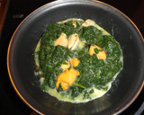 Foto del paso 5 de la receta: Tortilla de espinacas y mejillones