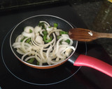 Foto del paso 2 de la receta: Verduras salteadas con especias y huevo a la plancha. Receta fit