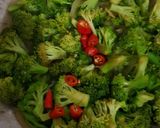 Foto langkah ke 9 dari resep Brokoli Bakso / Broccoli Meatballs.
