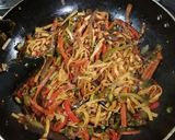 Foto del paso 5 de la receta: Tallarines al wok de verduras
