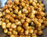 A picture of step 5 of Spicy Garlic Makhana.