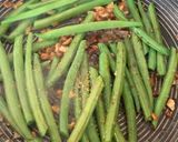 A picture of step 1 of Salt and Pepper Green Bean.