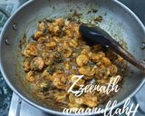 A picture of step 3 of Prawns with Spinach and Spring Onion Greens.