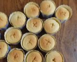 Foto langkah ke 5 dari resep Hokkaido Chiffon Cheese Filling Cupcake.