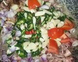 Foto langkah ke 3 dari resep Tumis Cumi Asin Cabe Ijo.